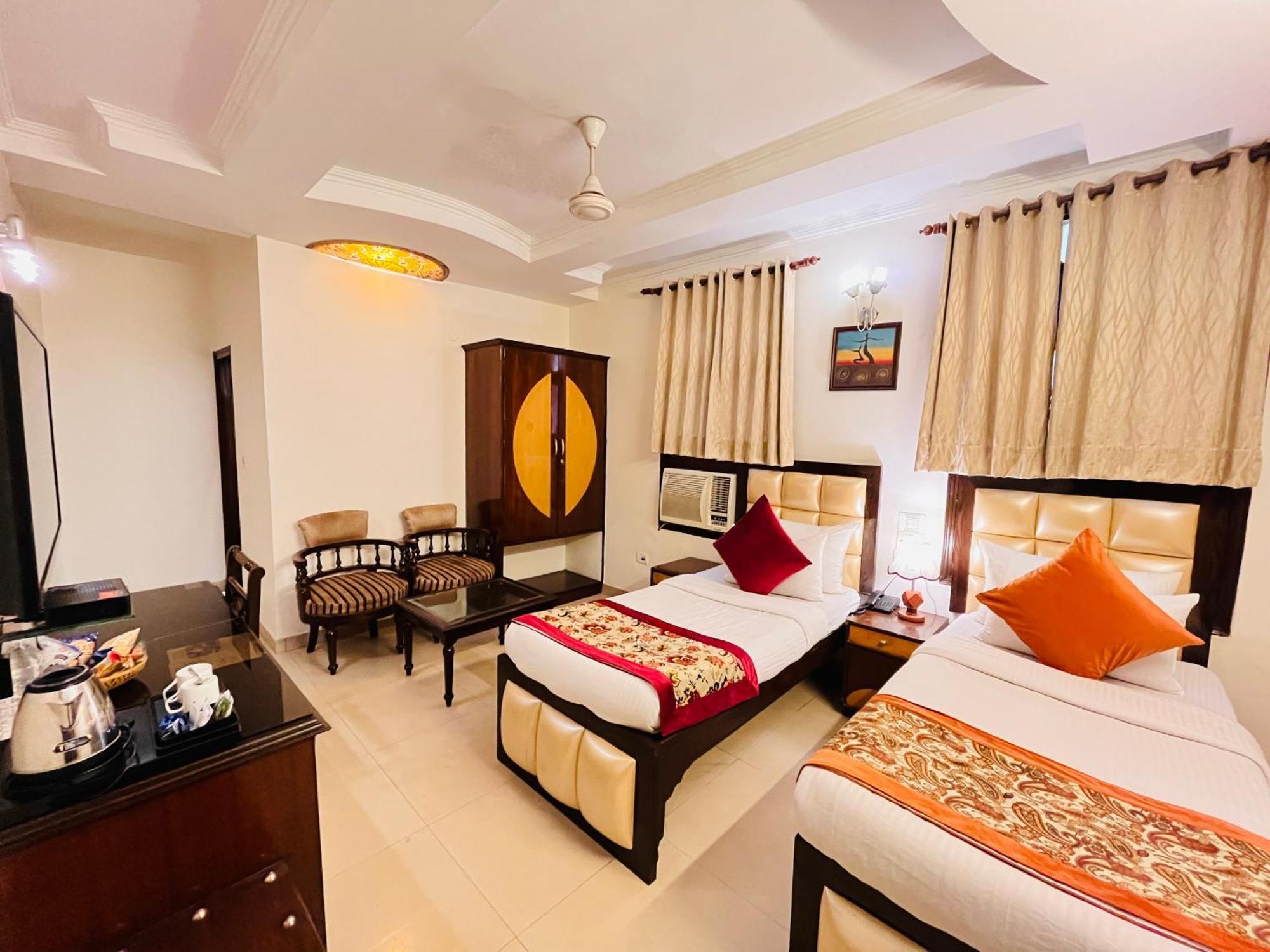 Hotel Paras - Karol Bagh Delhi Exterior photo