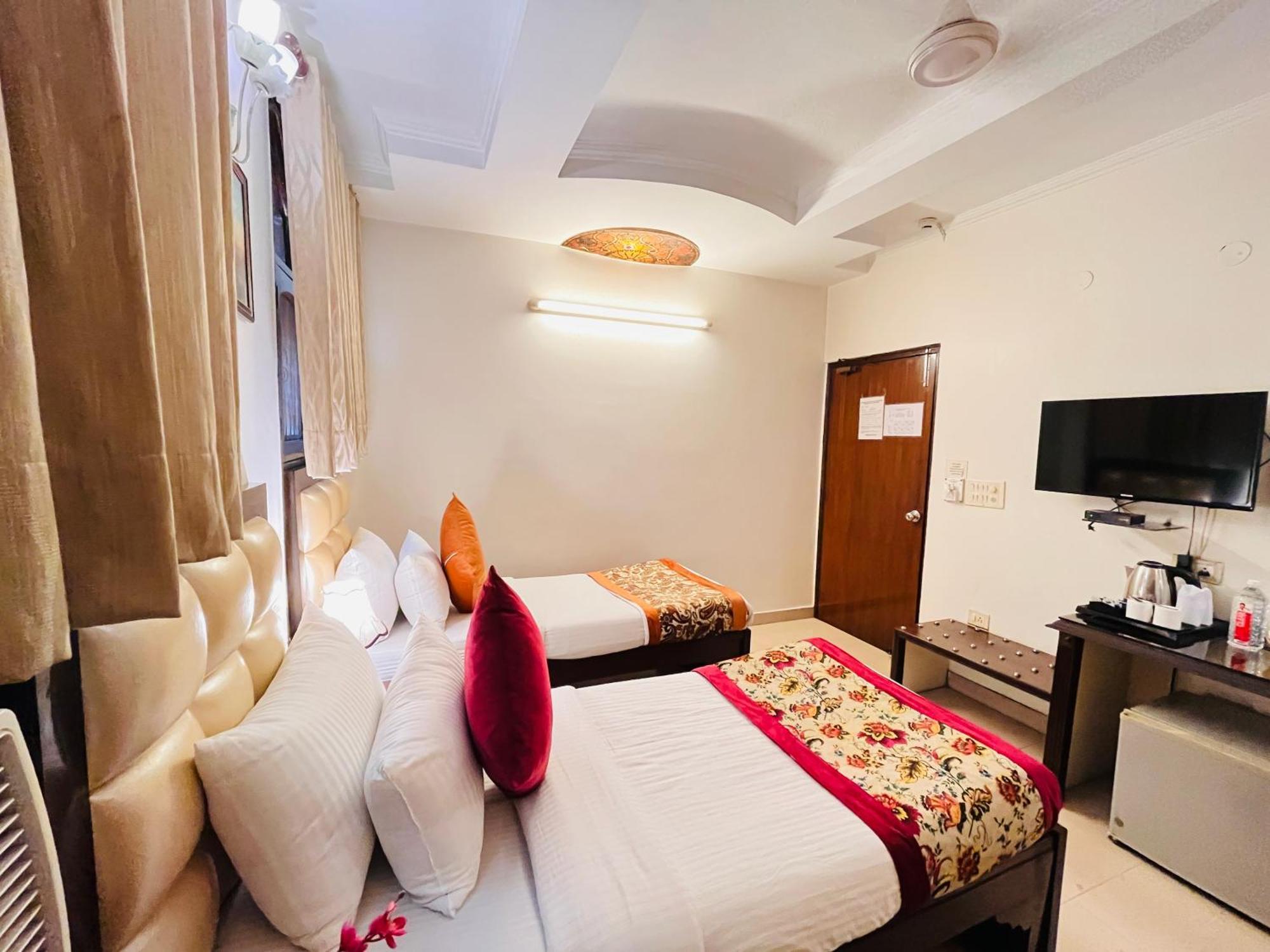 Hotel Paras - Karol Bagh Delhi Exterior photo