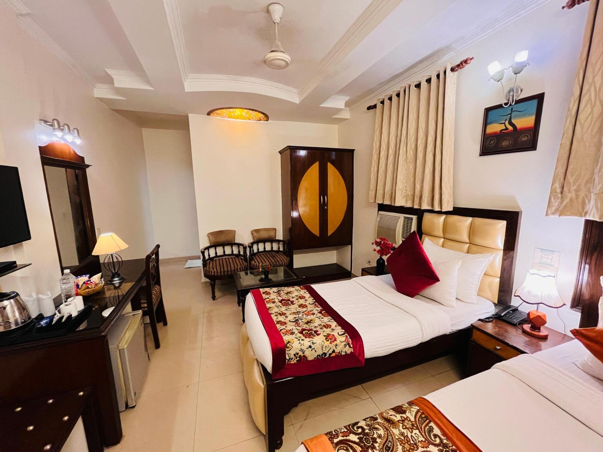 Hotel Paras - Karol Bagh Delhi Exterior photo