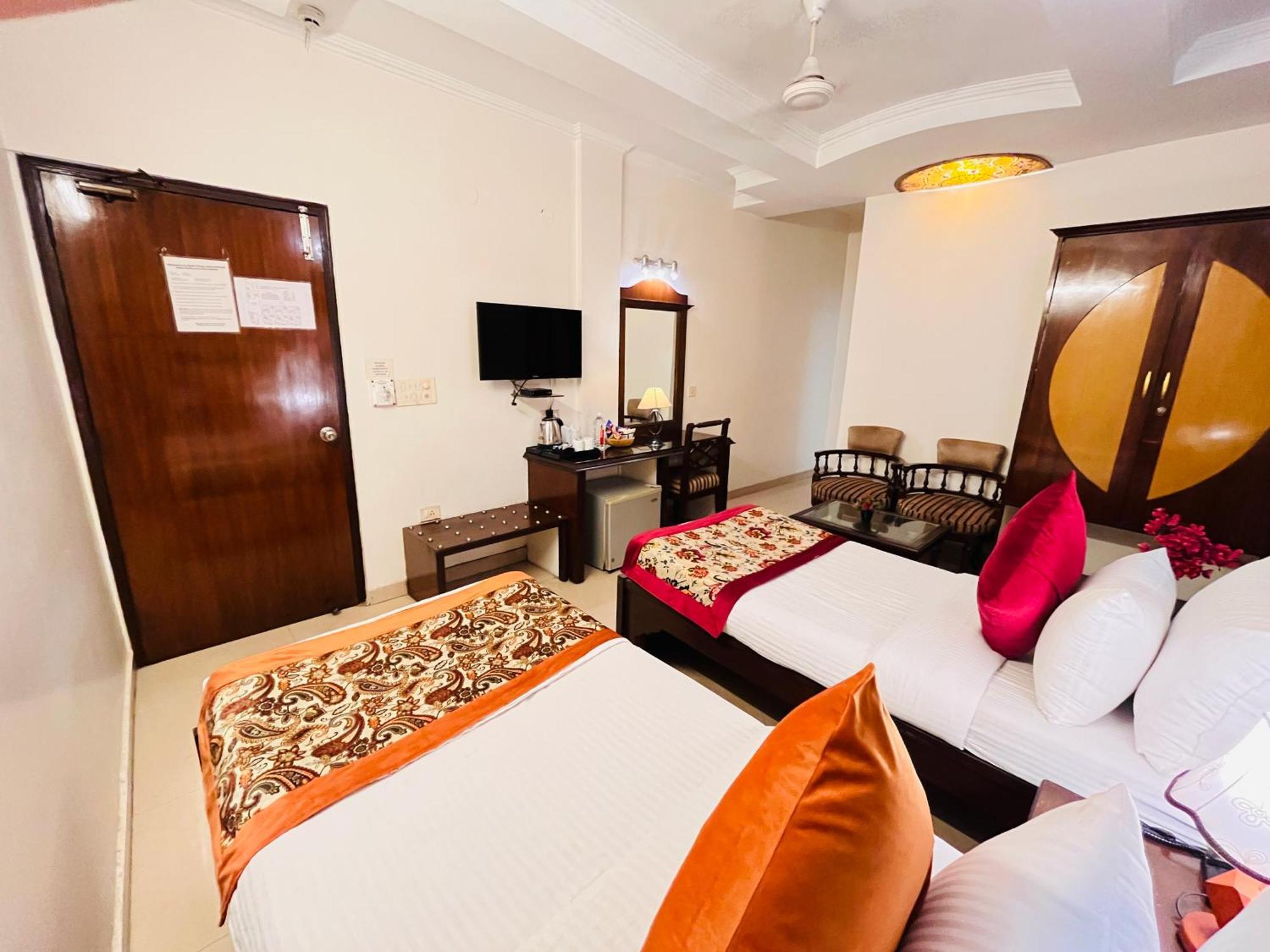 Hotel Paras - Karol Bagh Delhi Exterior photo