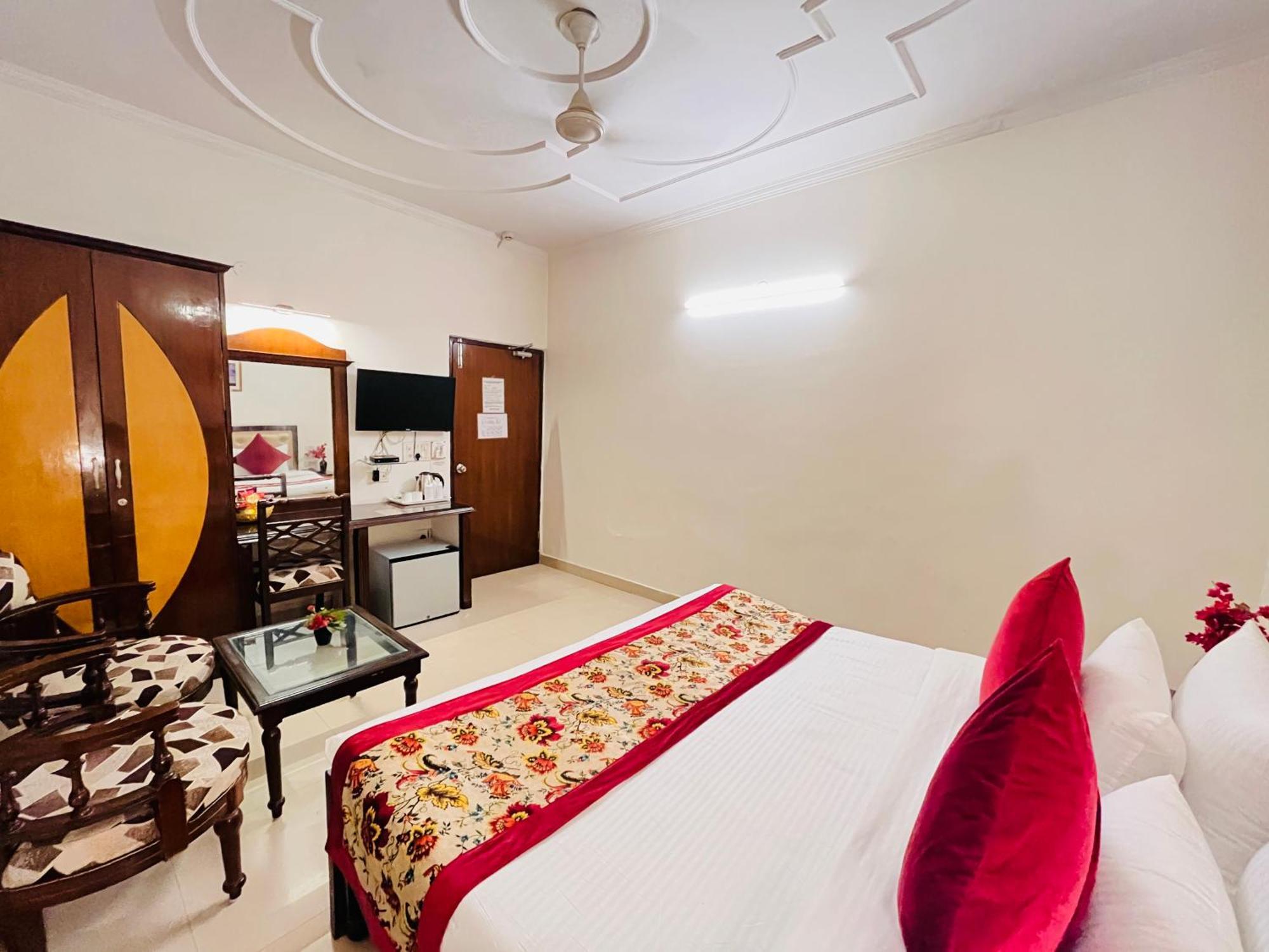 Hotel Paras - Karol Bagh Delhi Exterior photo