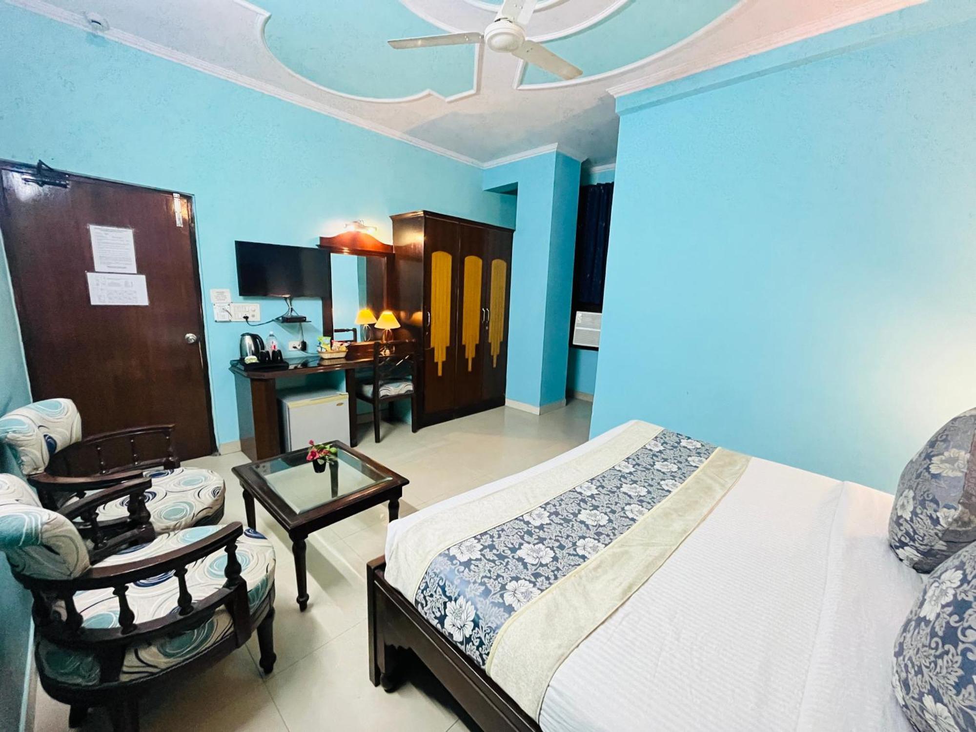Hotel Paras - Karol Bagh Delhi Exterior photo