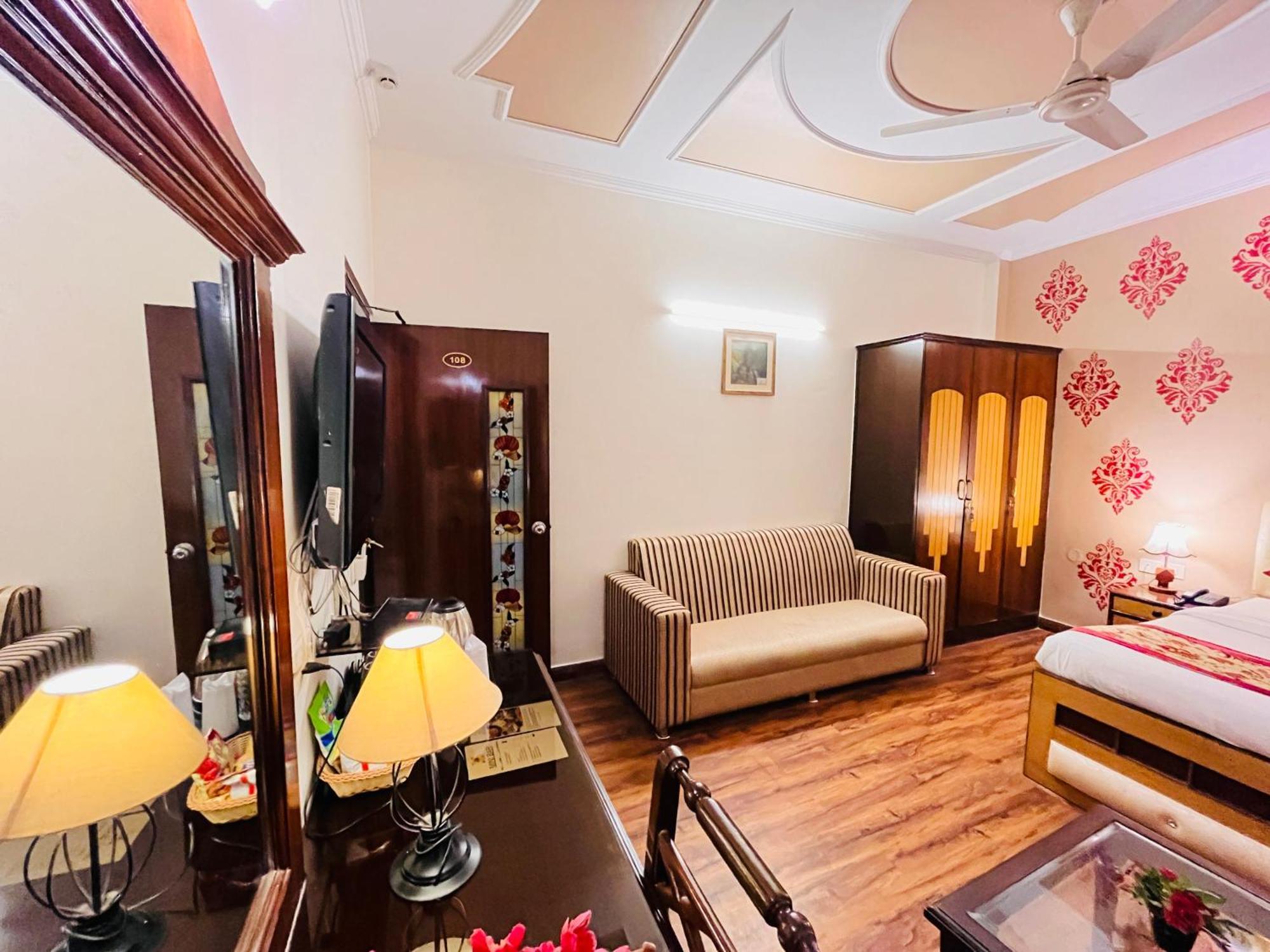 Hotel Paras - Karol Bagh Delhi Exterior photo
