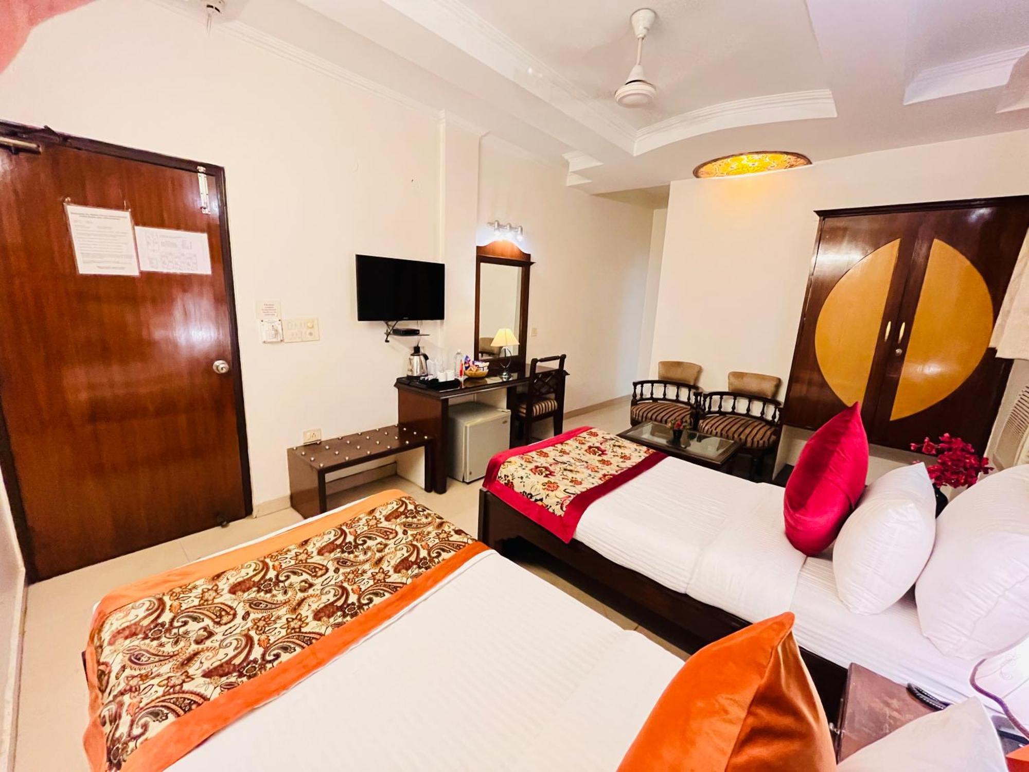 Hotel Paras - Karol Bagh Delhi Exterior photo